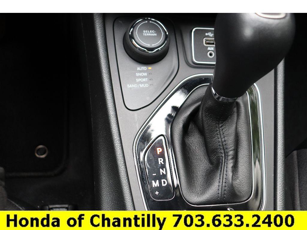 Used 2022 Jeep Cherokee Limited image 12