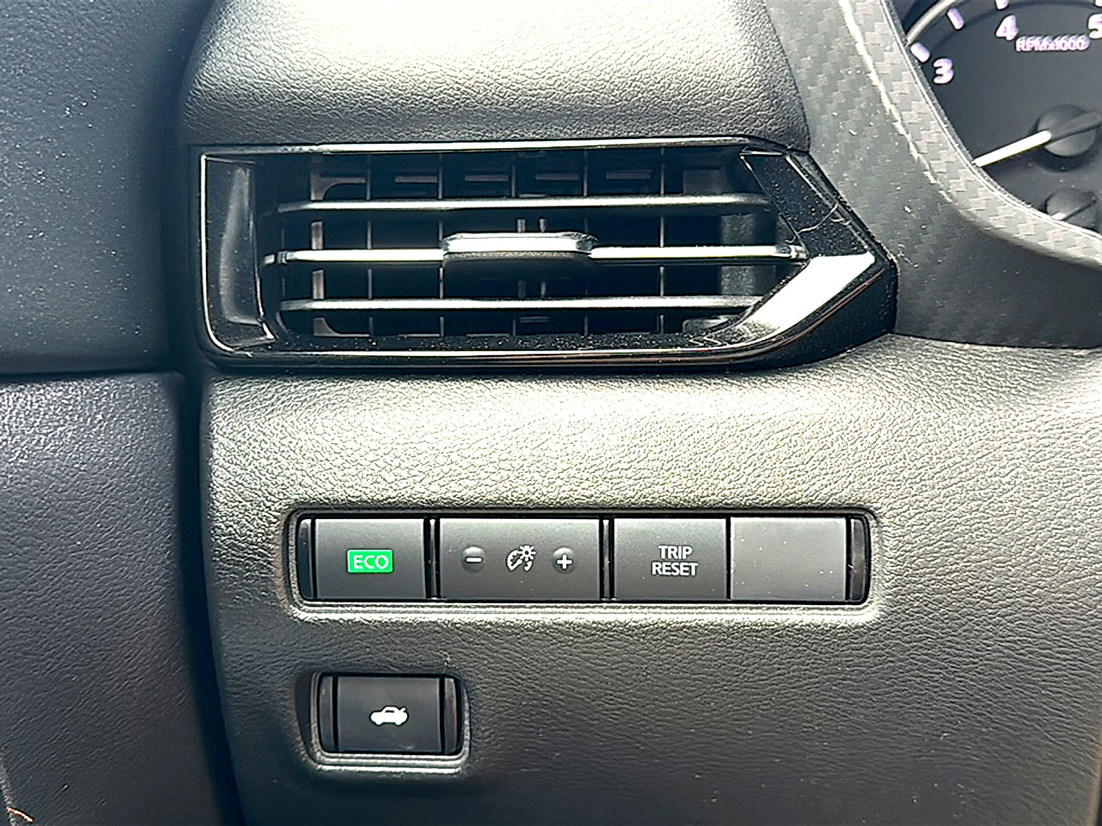 Used 2025 Nissan Sentra SR FWD image 35