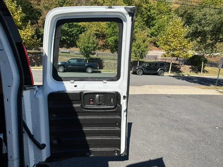 Used 2019 Chevrolet Express 2500 Extended image 21