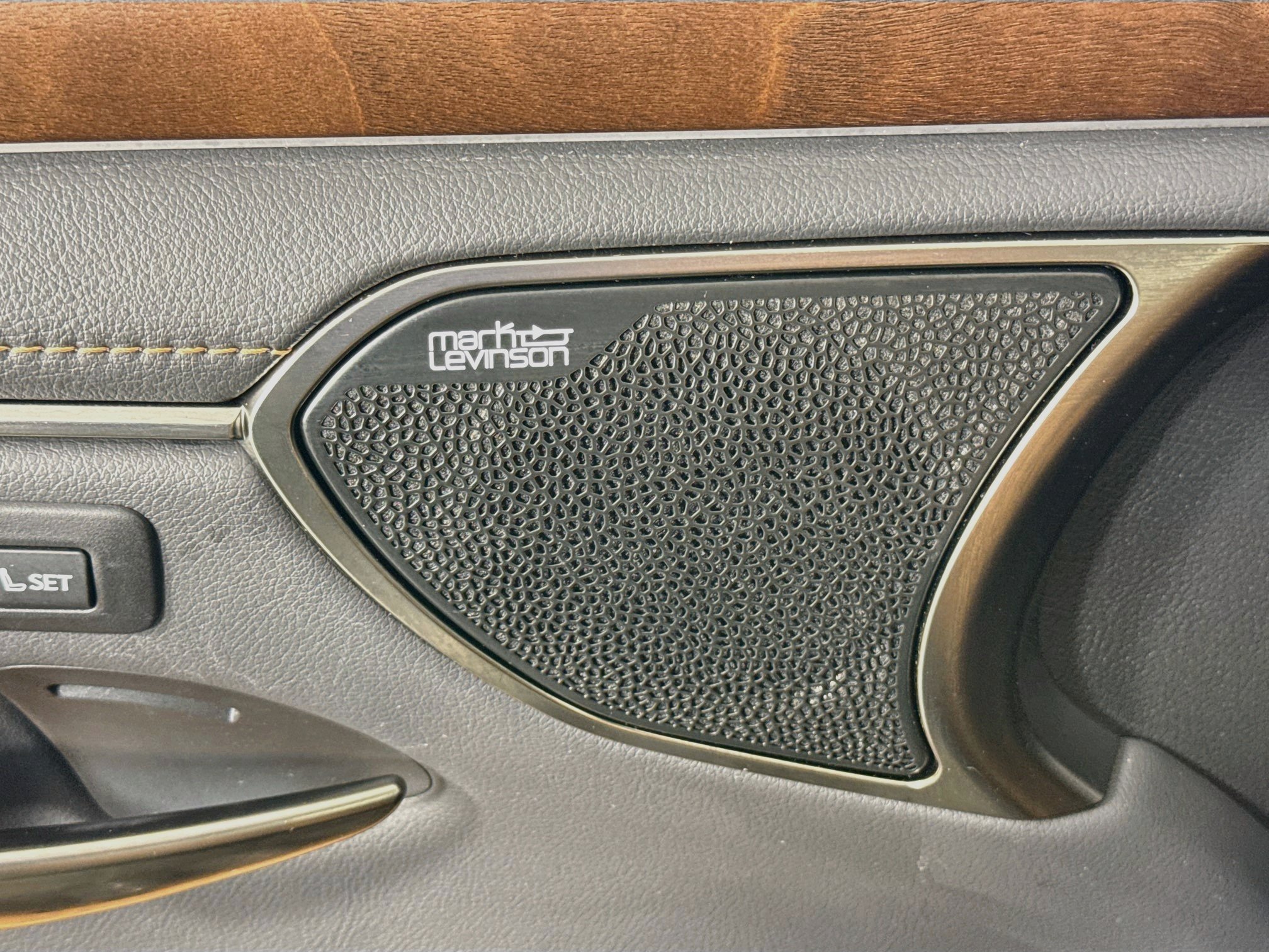 Used 2024 Lexus ES 350 Ultra Luxury w/ Accessory Package (Z2) FWD image 20