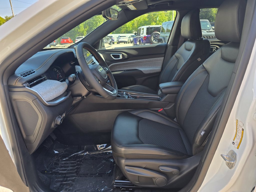 New 2026 Jeep Compass Latitude AWD/4WD image 4