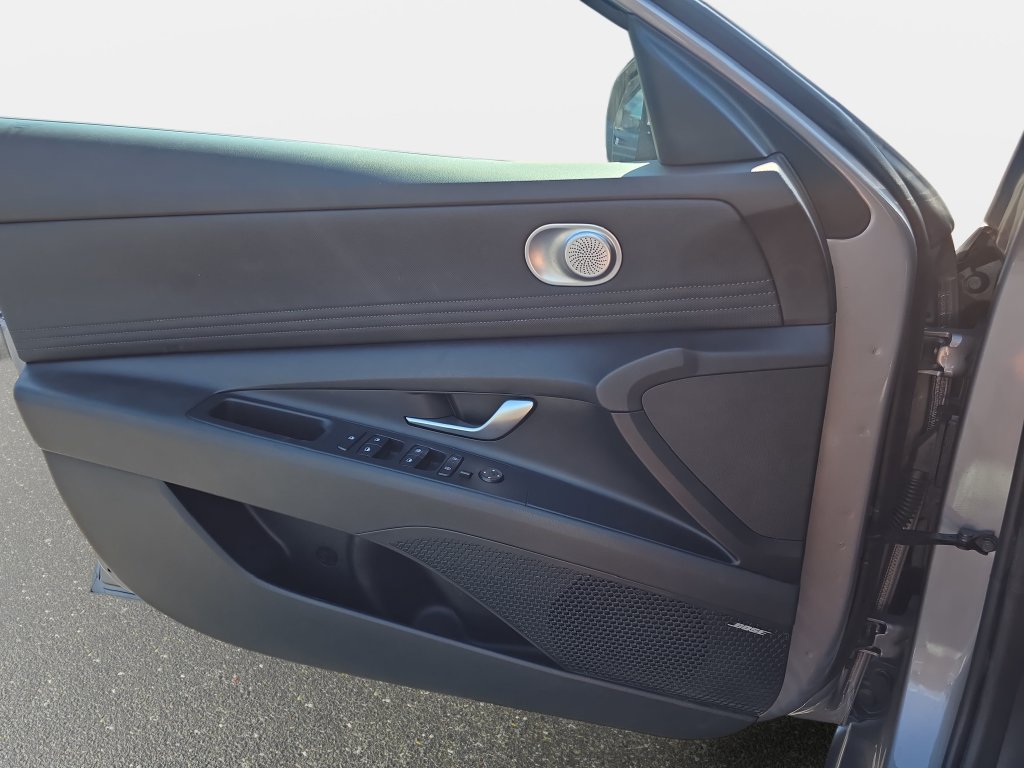 Used 2024 Hyundai Elantra Limited FWD image 24