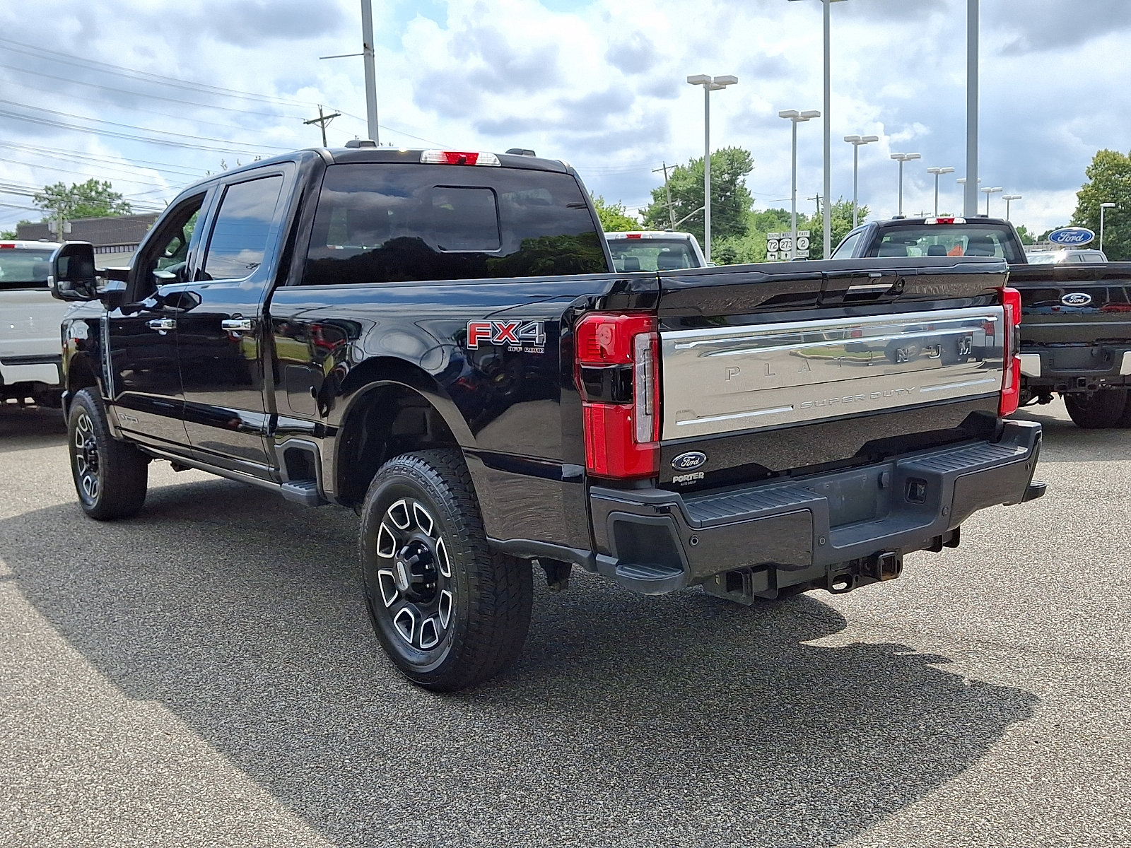 Used 2024 Ford F250 Platinum w/ FX4 Off-Road Package AWD/4WD image 8