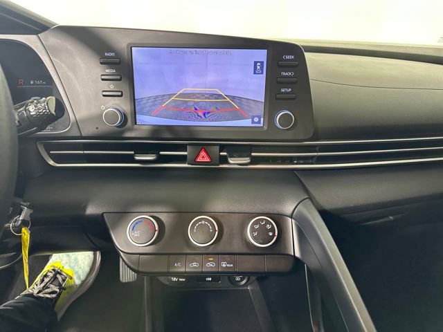 Used 2021 Hyundai Elantra SE image 22