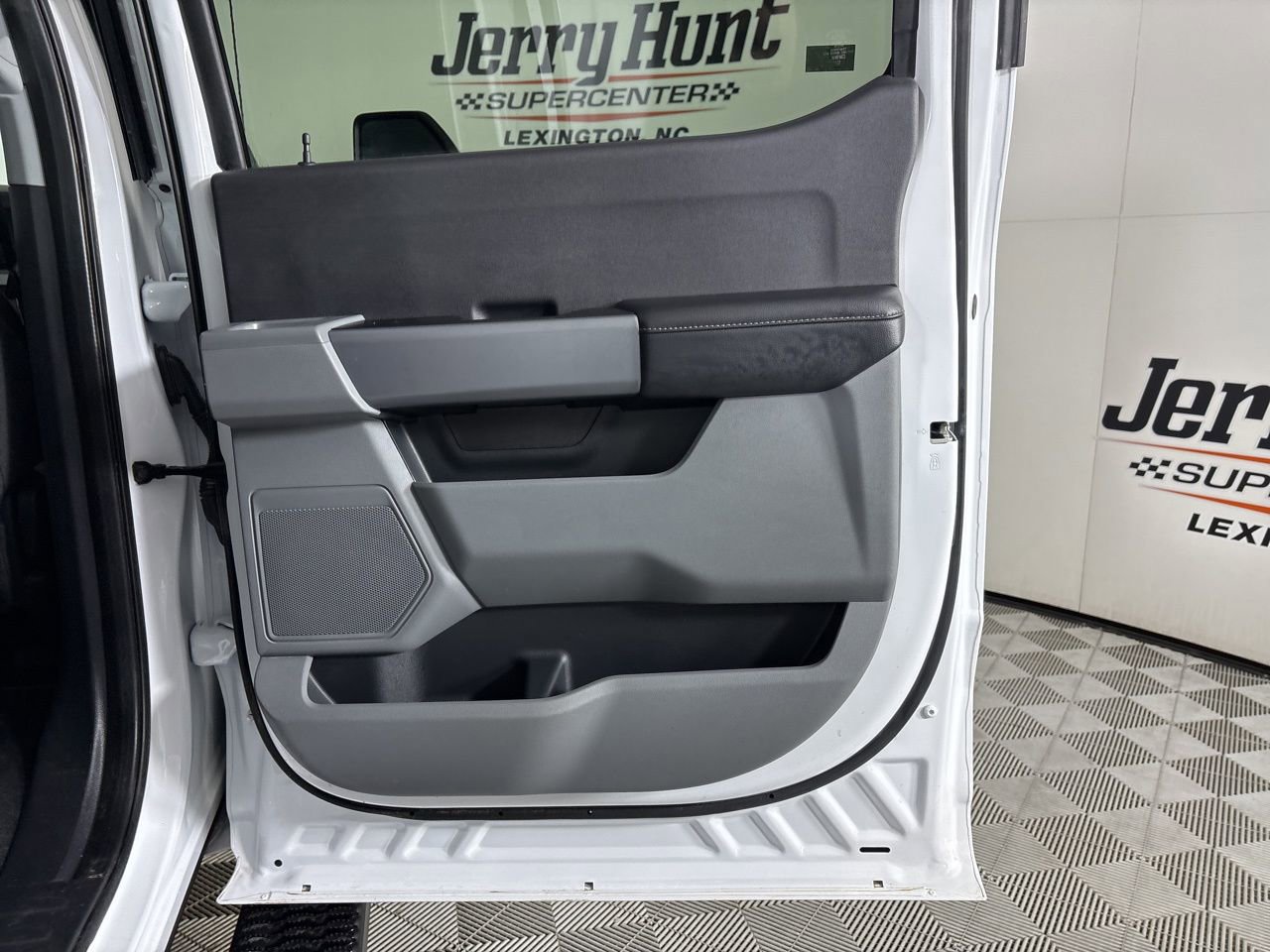 Used 2024 Ford F250 XLT w/ FX4 Off-Road Package image 24