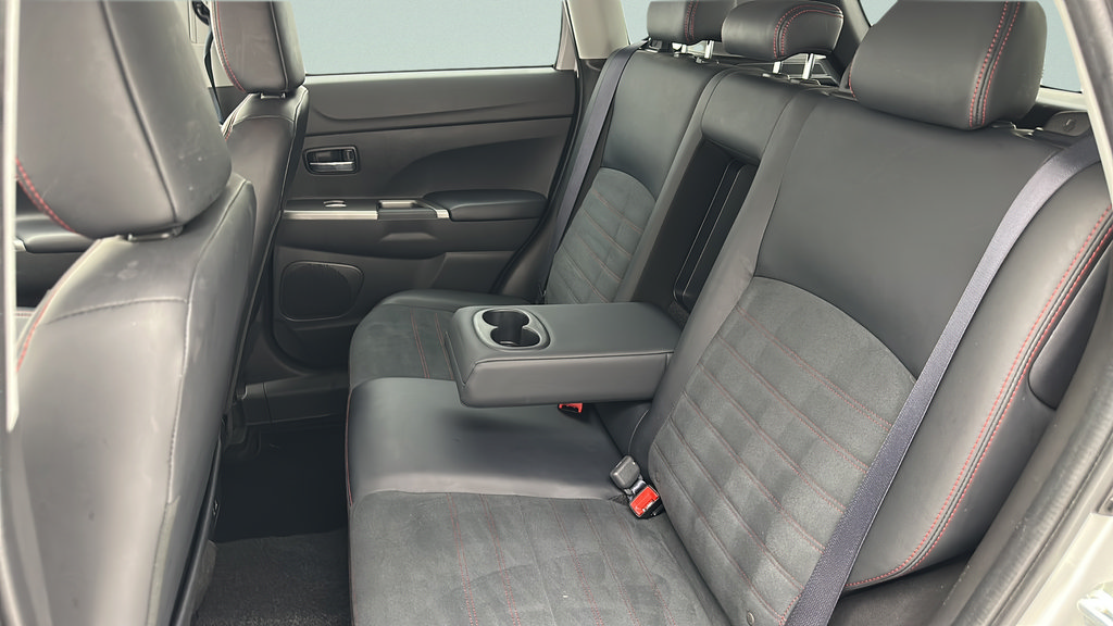 Used 2025 Mitsubishi Outlander Sport AWD image 11