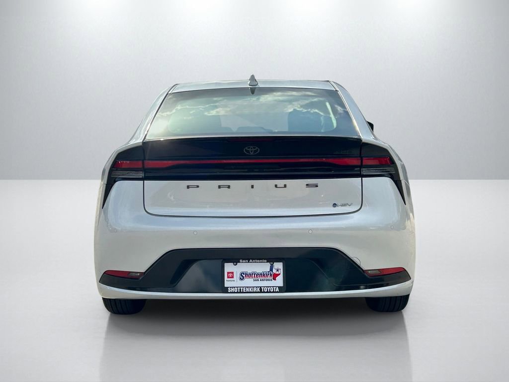 Used 2025 Toyota Prius XLE image 6