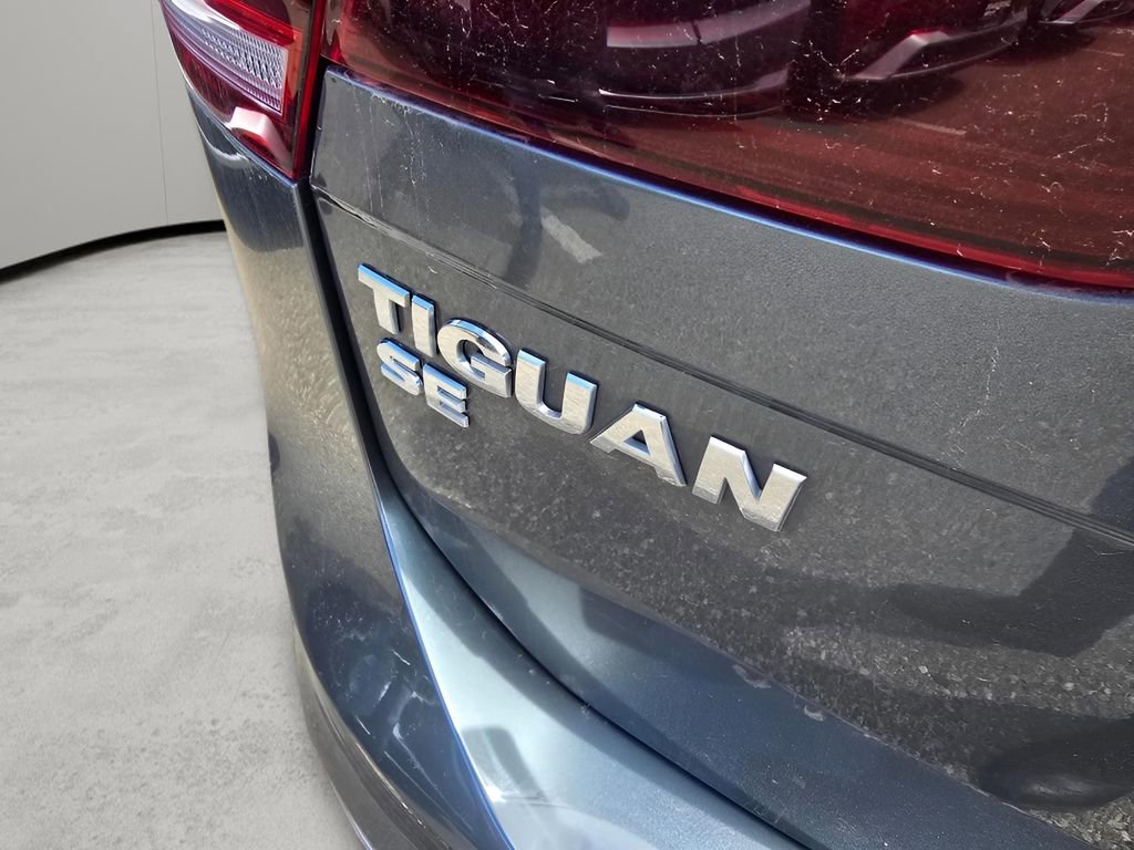 Used 2021 Volkswagen Tiguan SE w/ Panoramic Sunroof Package image 28