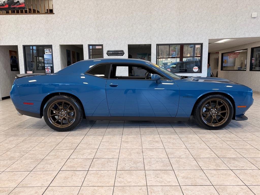 Used 2022 Dodge Challenger R/T w/ Blacktop Package image 10