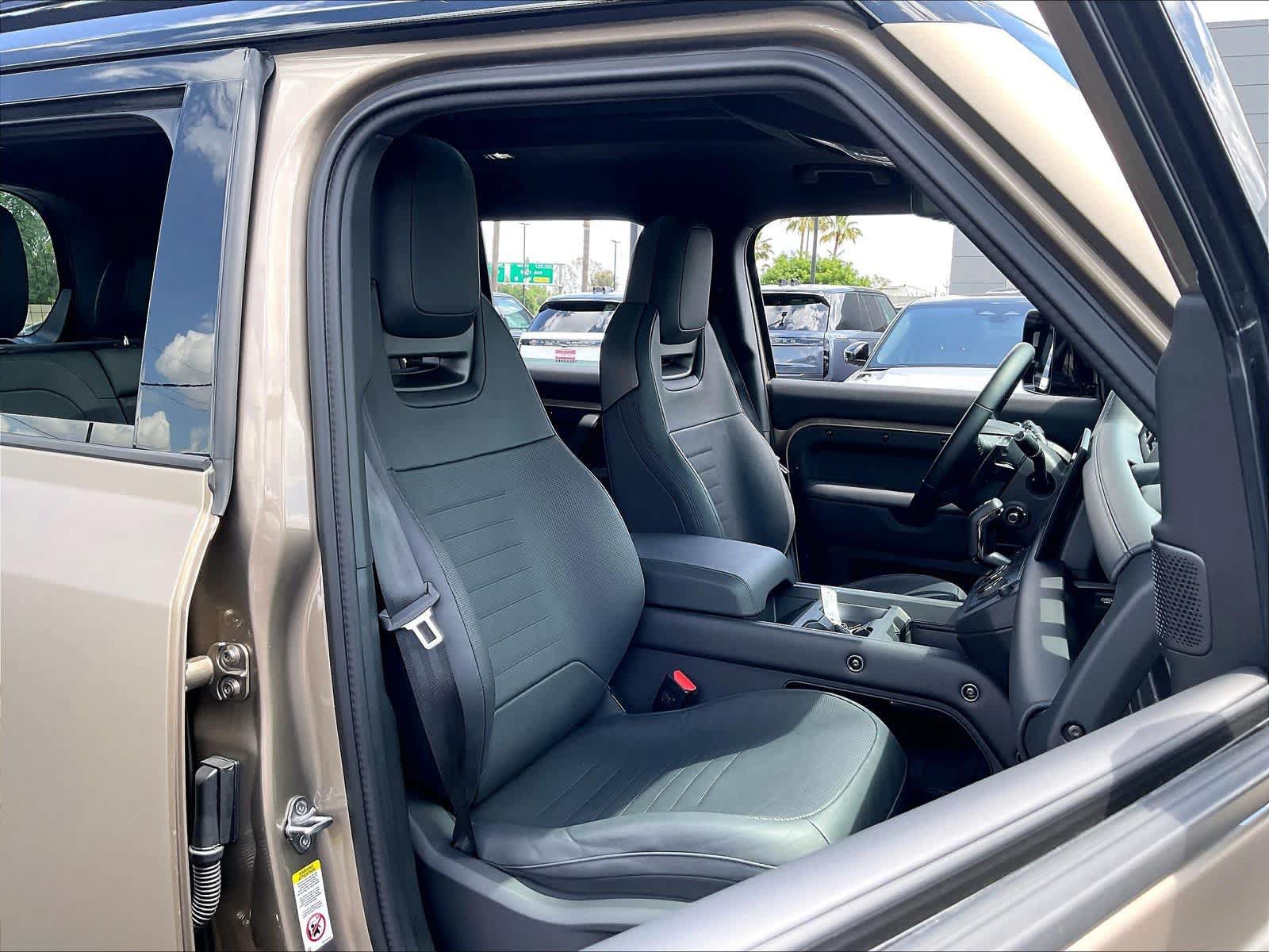 Used 2025 Land Rover Defender 110 AWD/4WD image 9