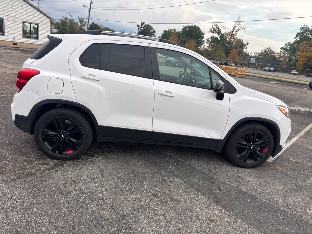 Used 2020 Chevrolet Trax LT w/ Sun & Sound Package FWD image 12