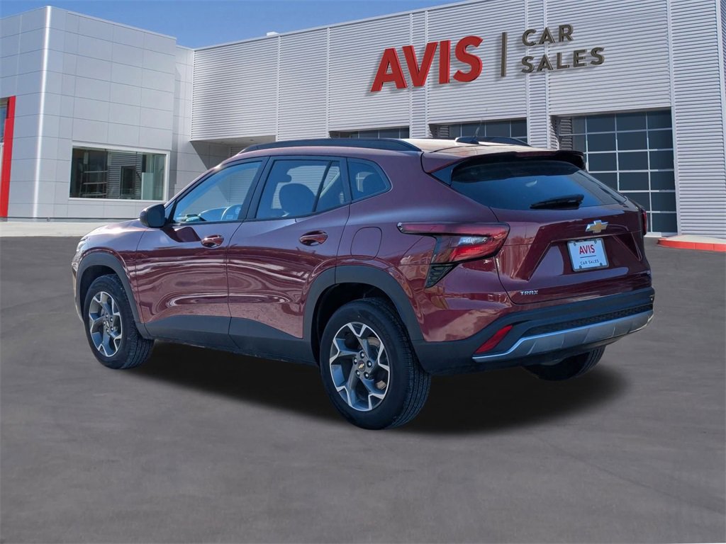 Used 2025 Chevrolet Trax LT w/ LT Convenience Package image 3