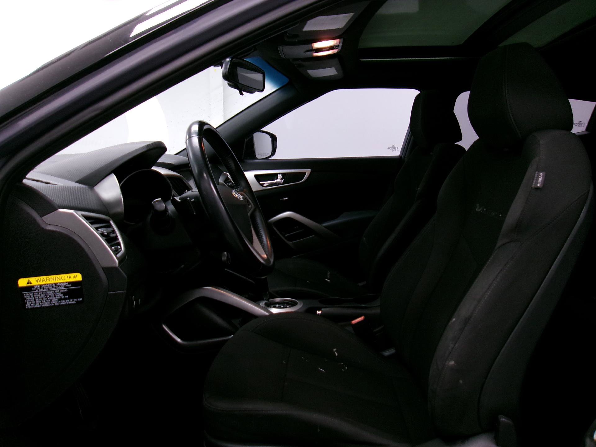 Used 2017 Hyundai Veloster Value Edition image 8