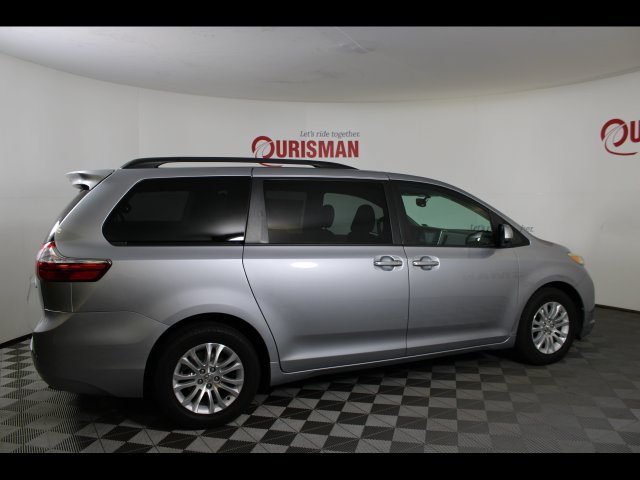 Used 2017 Toyota Sienna XLE w/ XLE Navigation Package FWD image 9