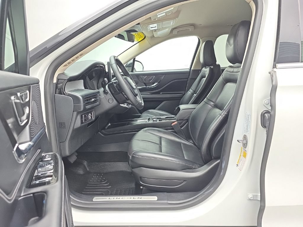Used 2023 Lincoln Corsair AWD w/ Equipment Group 101A image 13