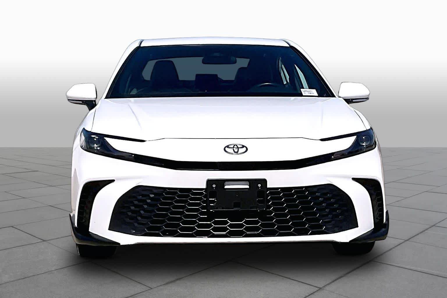 Used 2025 Toyota Camry SE FWD image 4