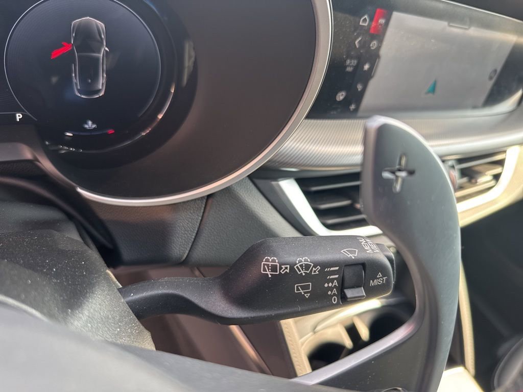 Used 2024 Alfa Romeo Stelvio AWD image 40