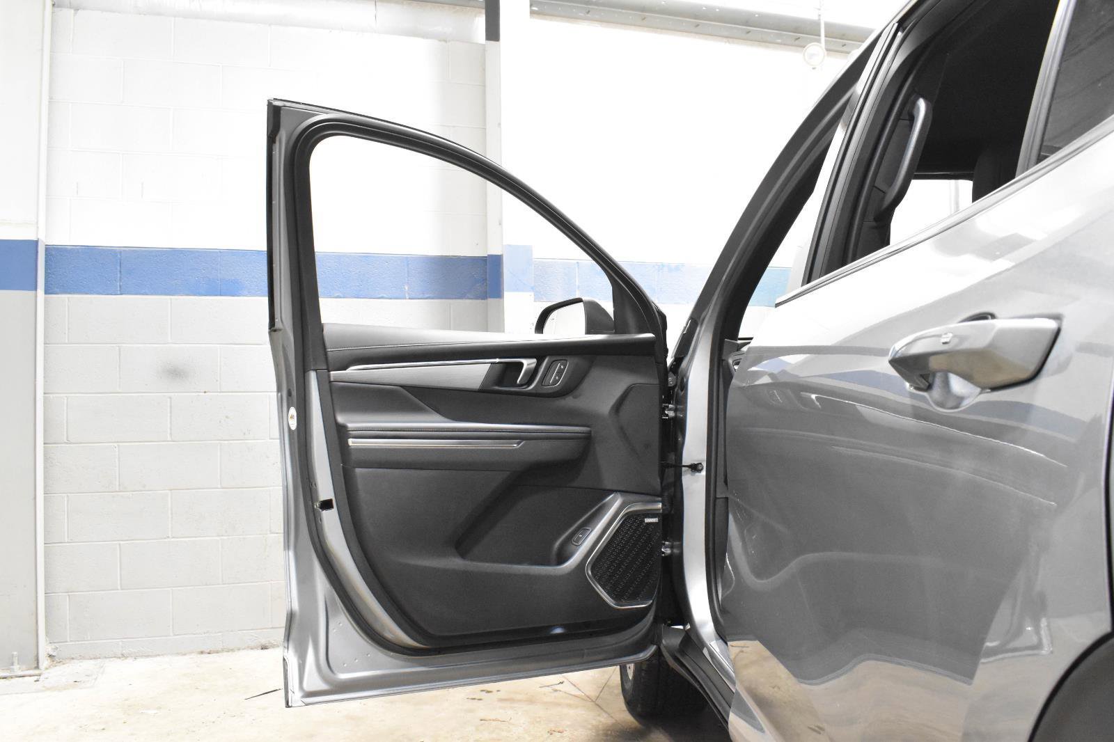 Used 2025 Buick Enclave Preferred image 10