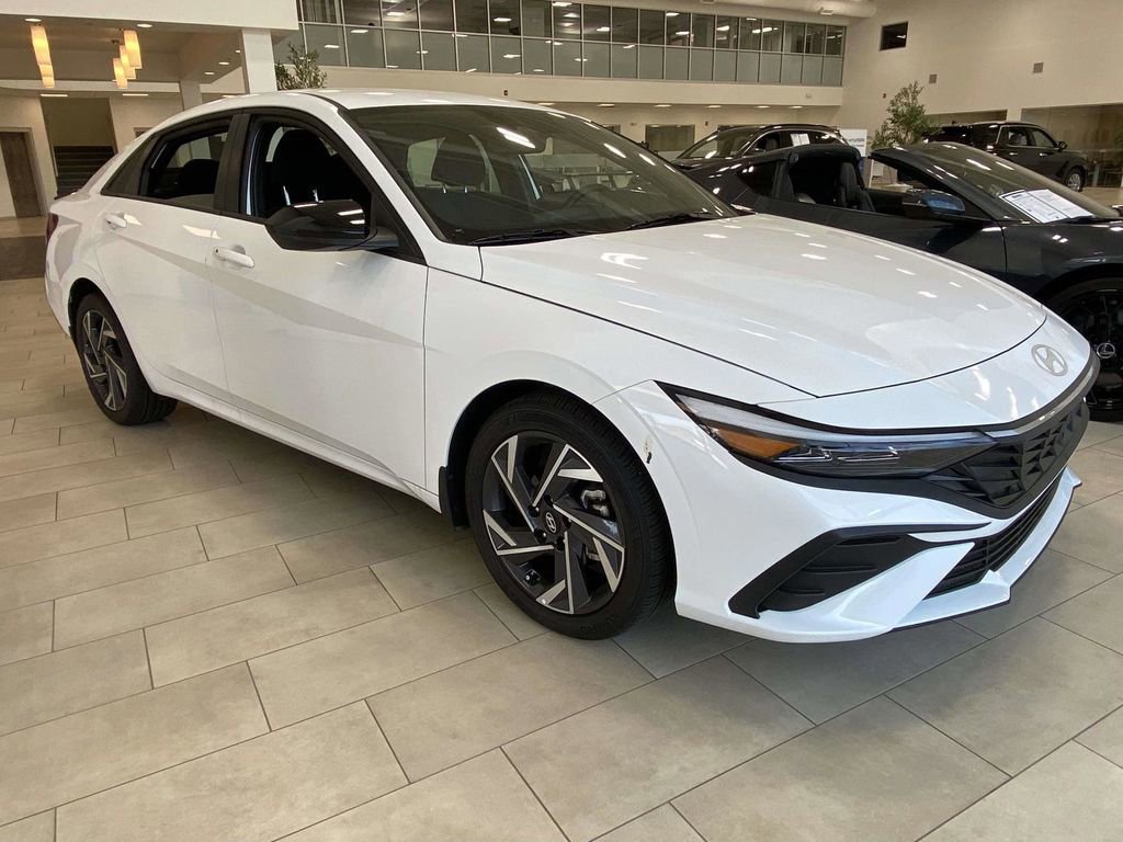 Certified 2025 Hyundai Elantra Sport image 1