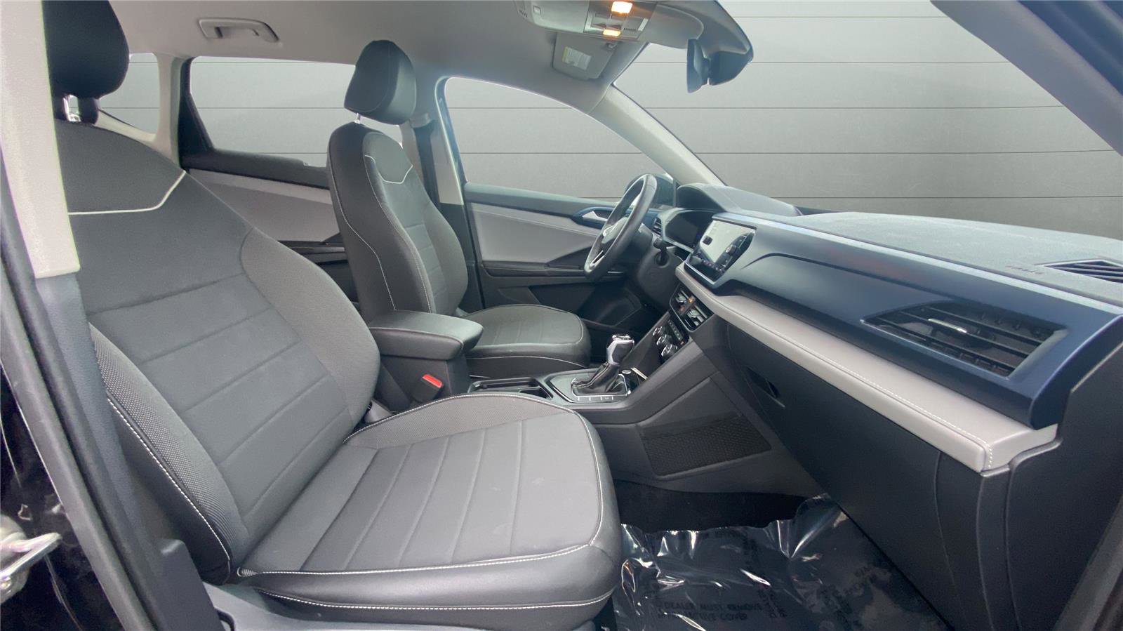 Used 2024 Volkswagen Taos SE image 16