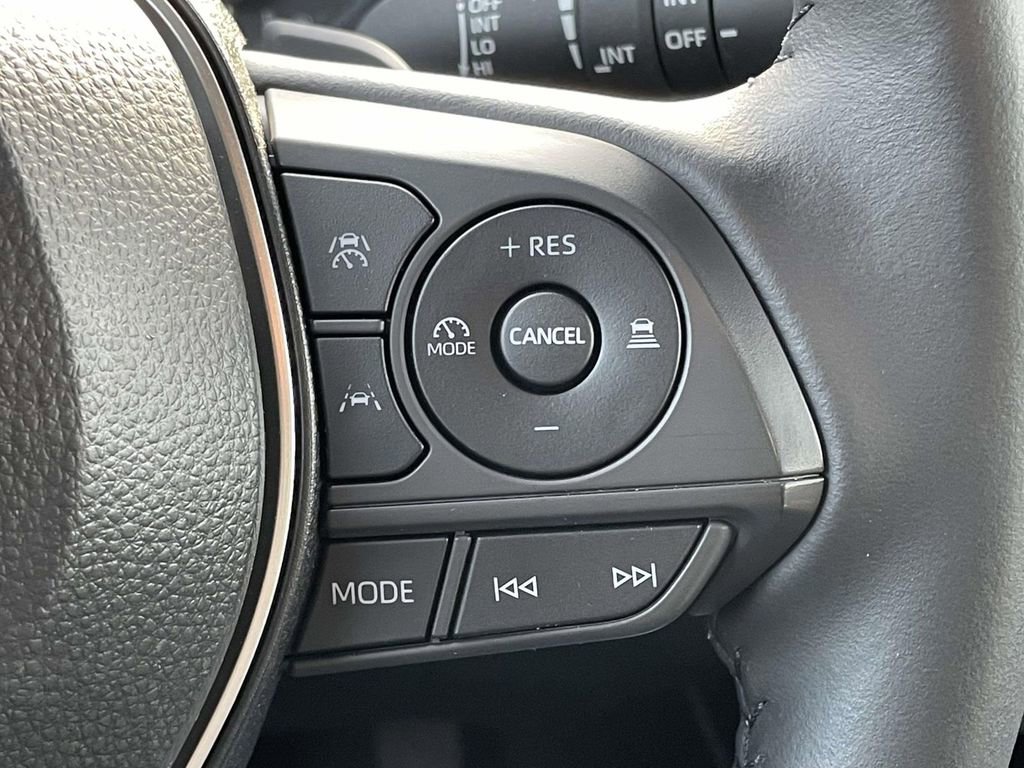 Used 2024 Toyota Corolla Cross SE image 11