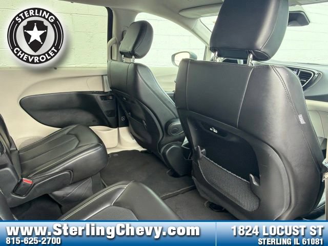 Used 2023 Chrysler Pacifica Touring-L FWD image 14