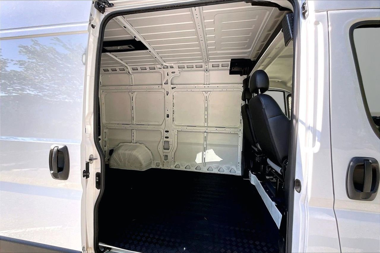 Used 2025 RAM ProMaster 2500 w/ Convenience Group image 22