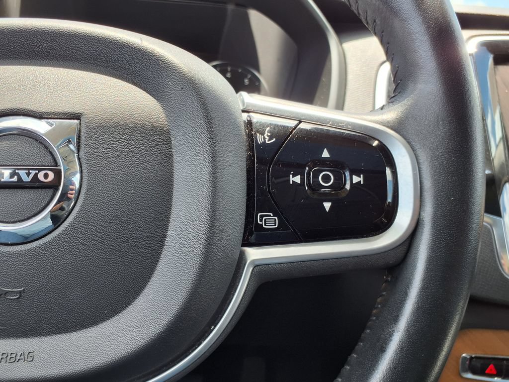 Used 2021 Volvo XC90 T6 Momentum w/ Advanced Package AWD/4WD image 23