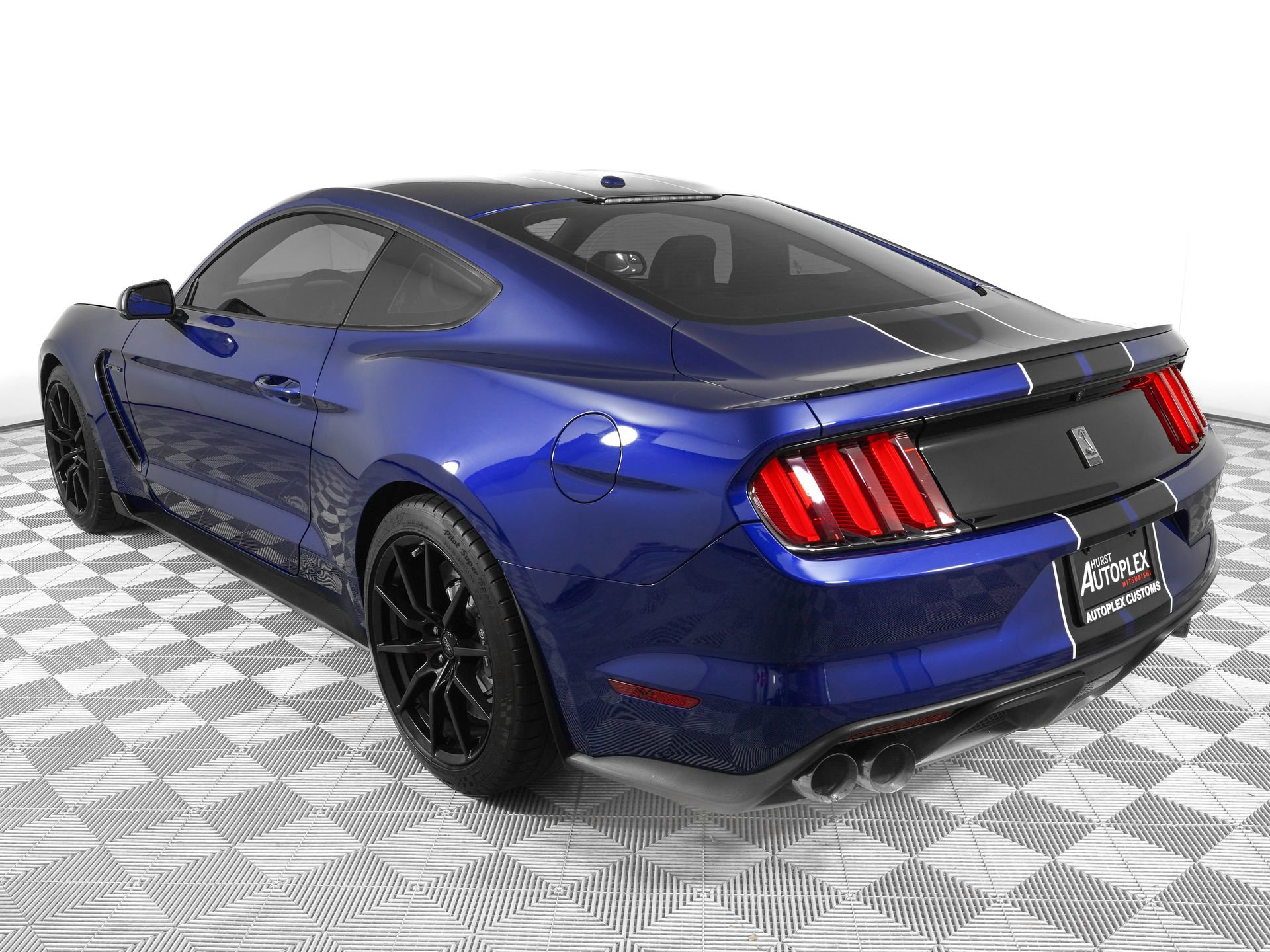 Used 2016 Ford Mustang Shelby GT350 w/ Technology Package image 7