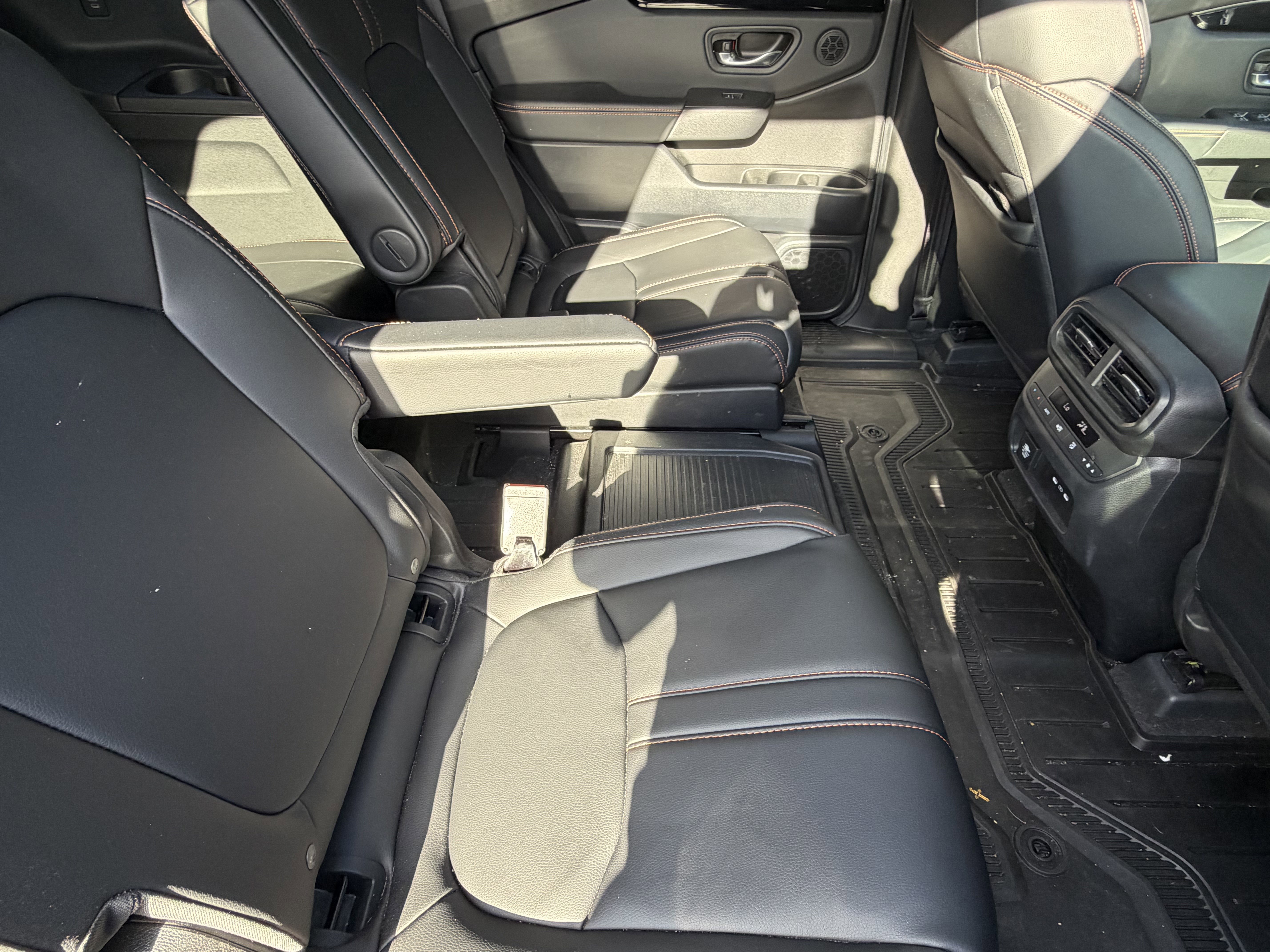 Used 2025 Honda Pilot TrailSport image 39