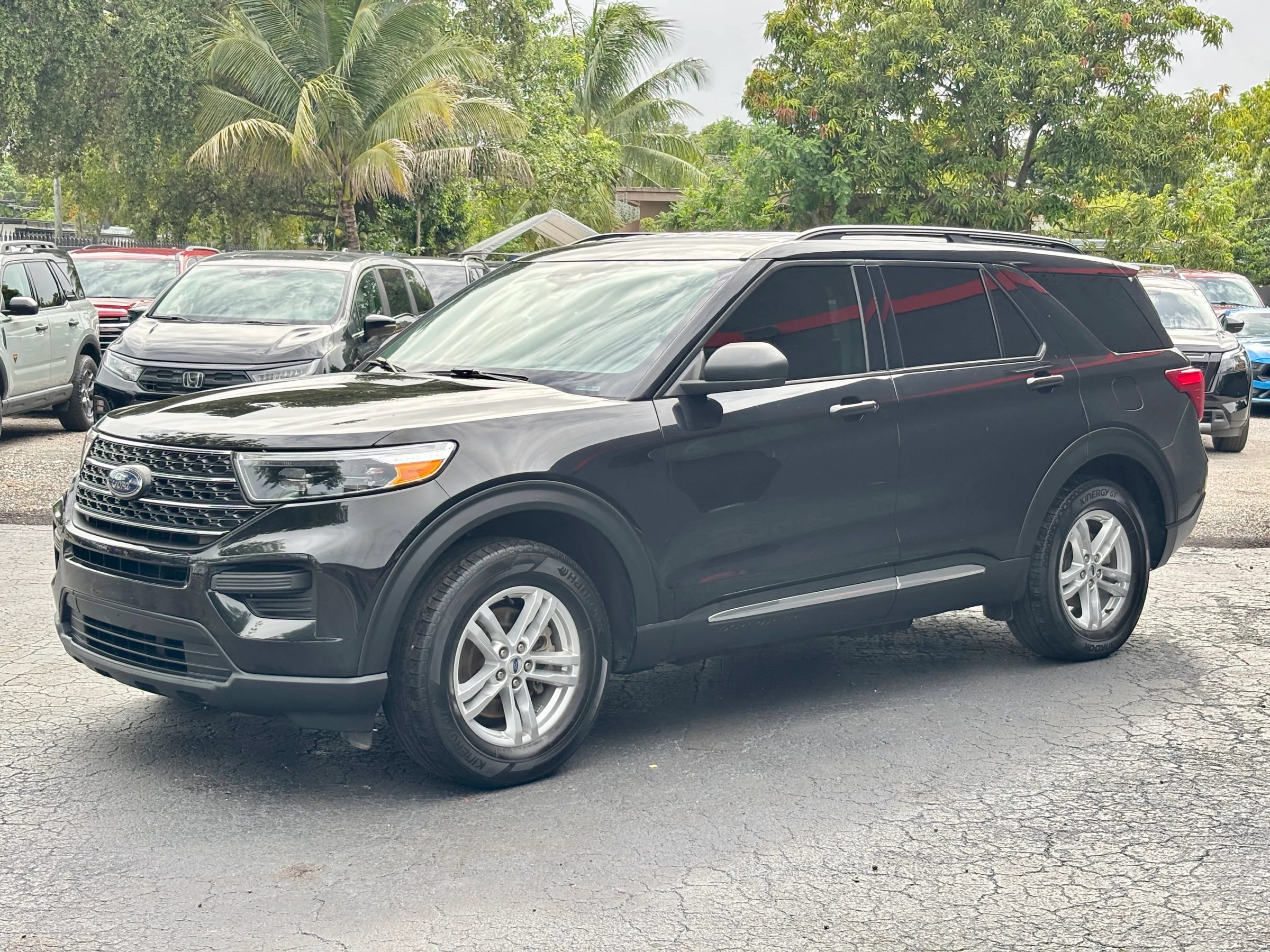 Used 2024 Ford Explorer XLT AWD/4WD image 3