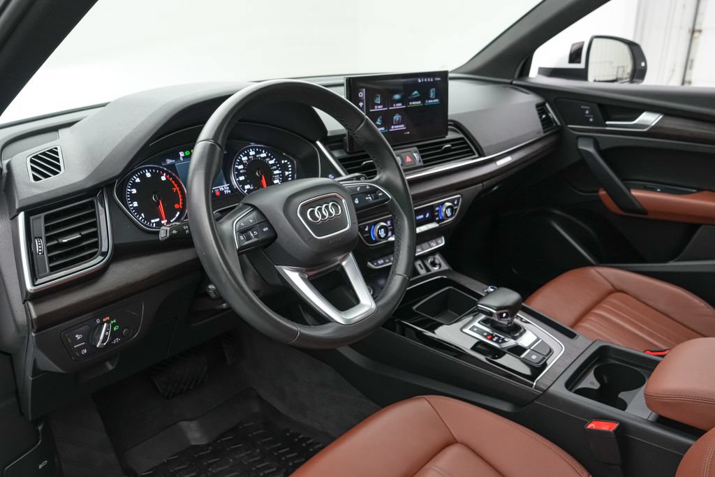 Used 2023 Audi Q5 2.0T Premium w/ Convenience Package AWD/4WD image 13