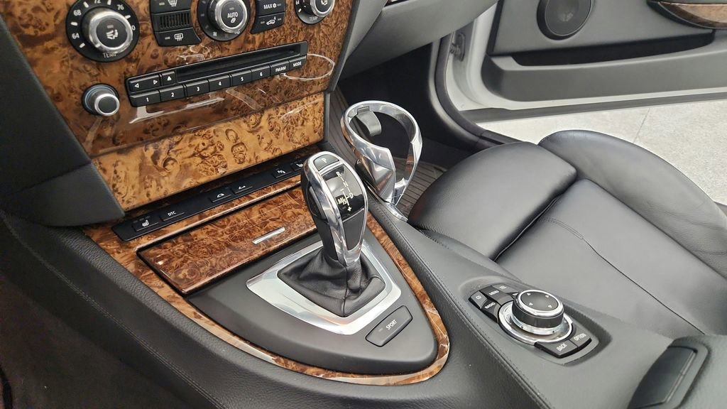 Used 2010 BMW 650i Convertible RWD image 21