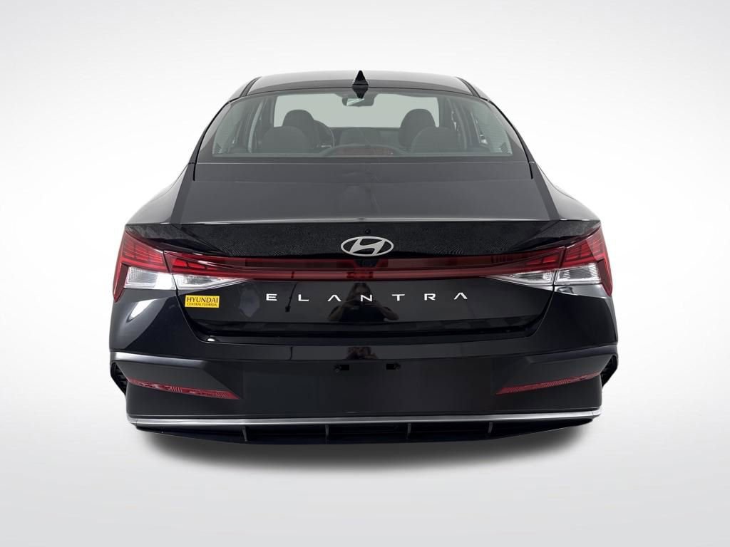 Used 2025 Hyundai Elantra SEL image 5