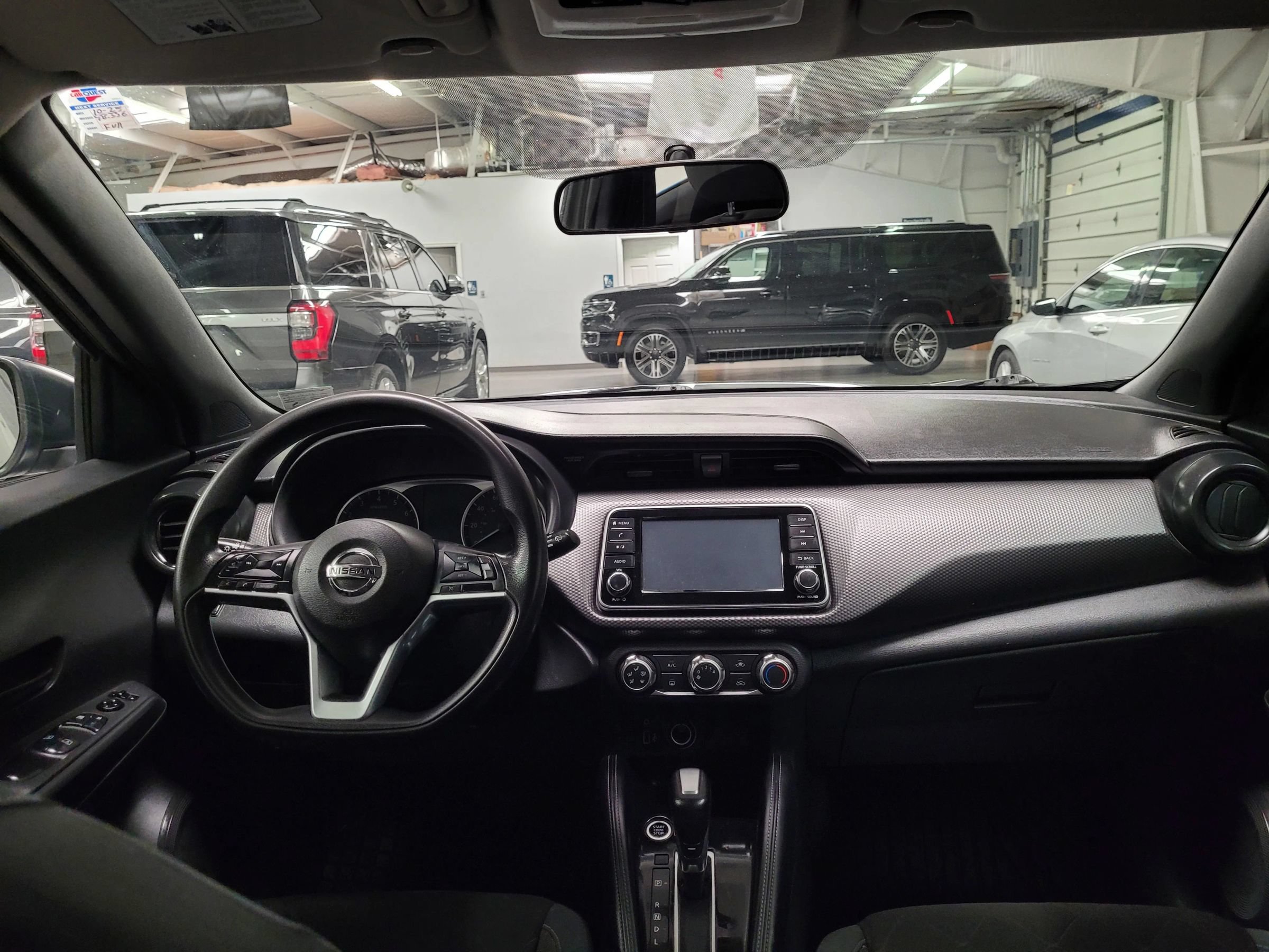 Used 2019 Nissan Kicks S FWD image 31