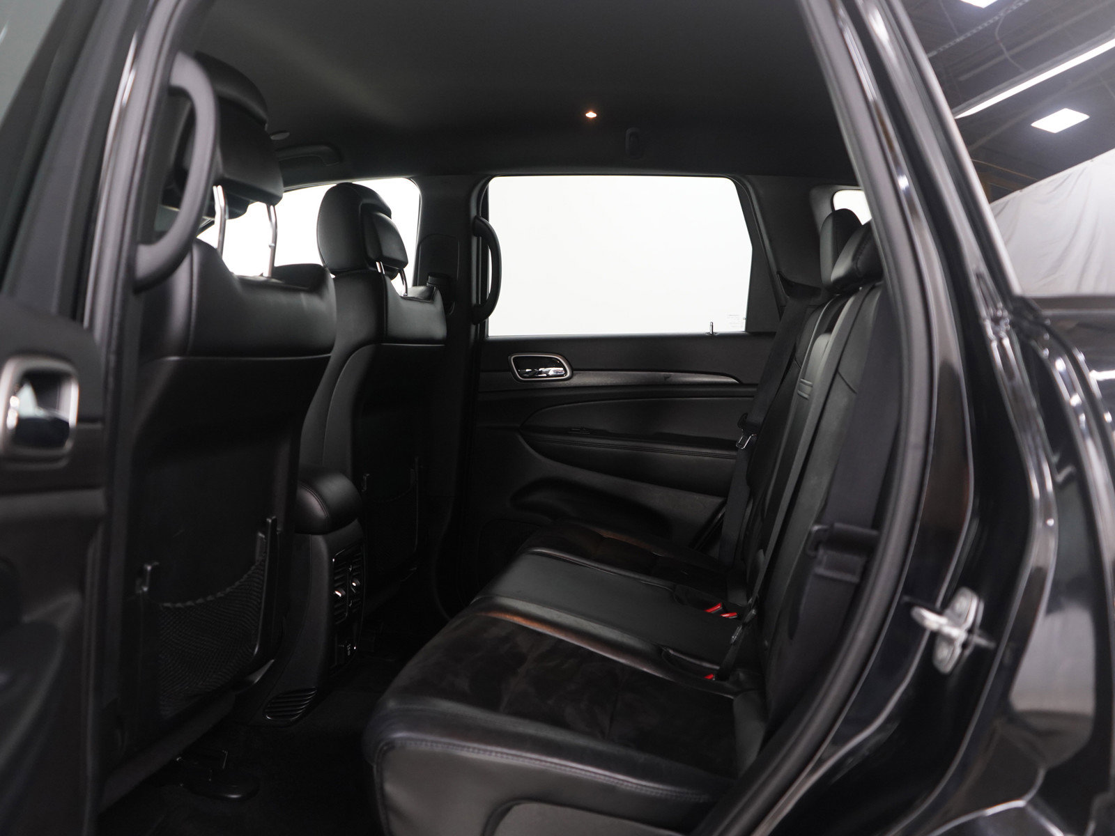 Used 2018 Jeep Grand Cherokee Altitude image 19