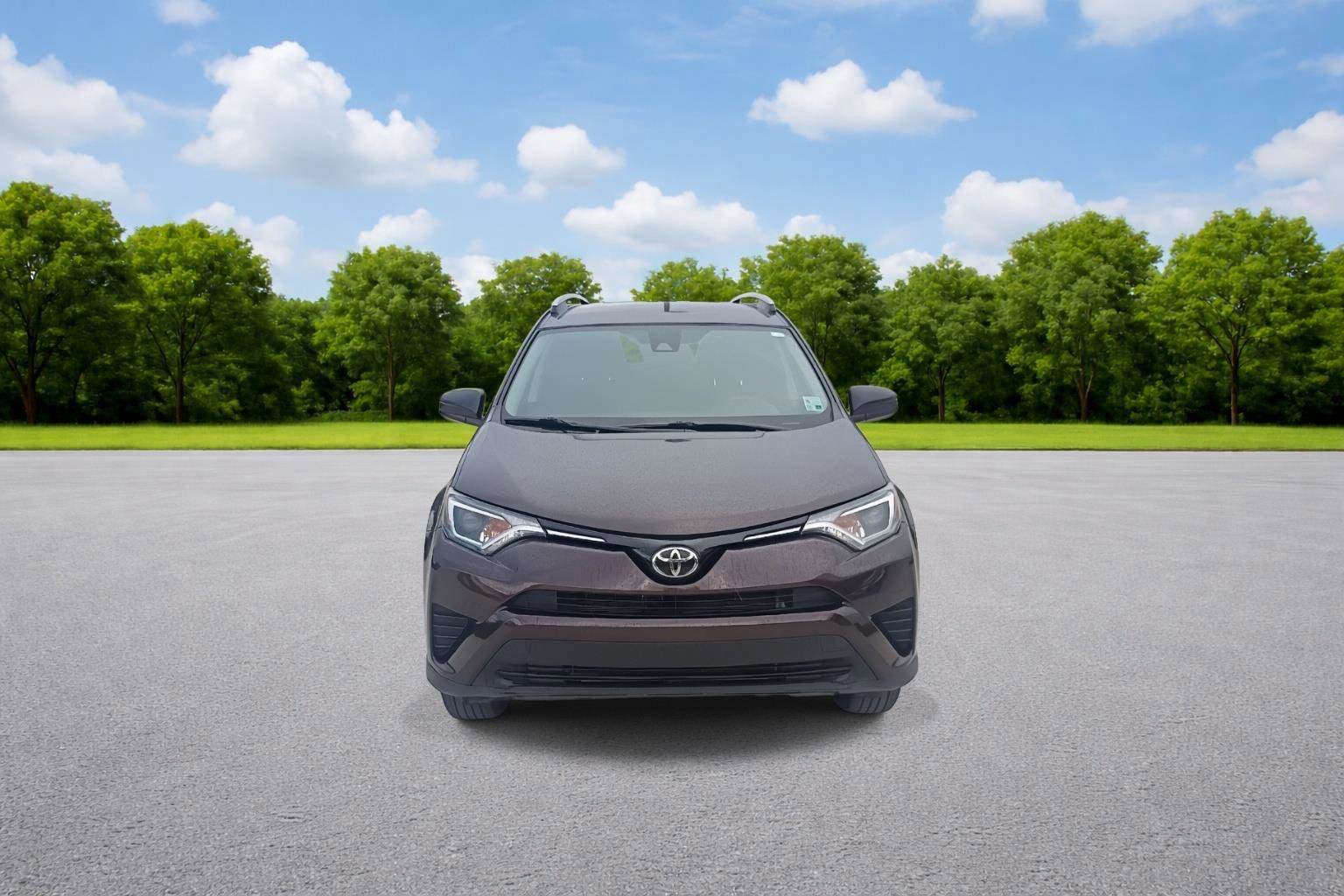 Used 2017 Toyota RAV4 LE FWD image 2
