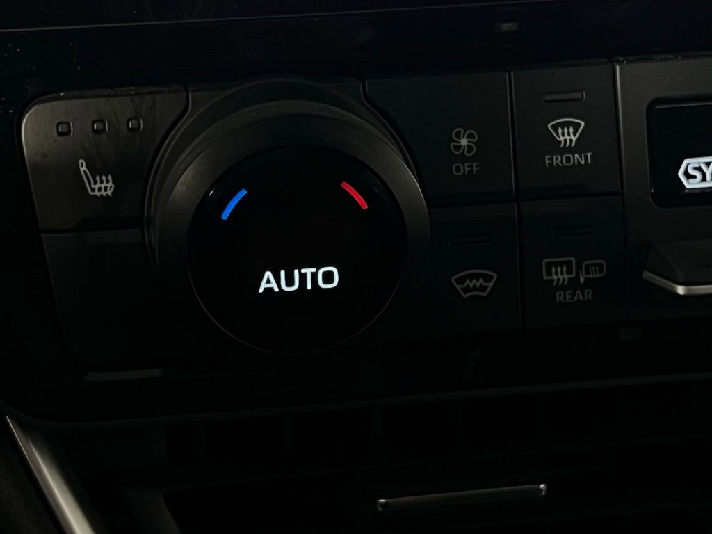 Used 2025 Toyota Grand Highlander AWD image 17