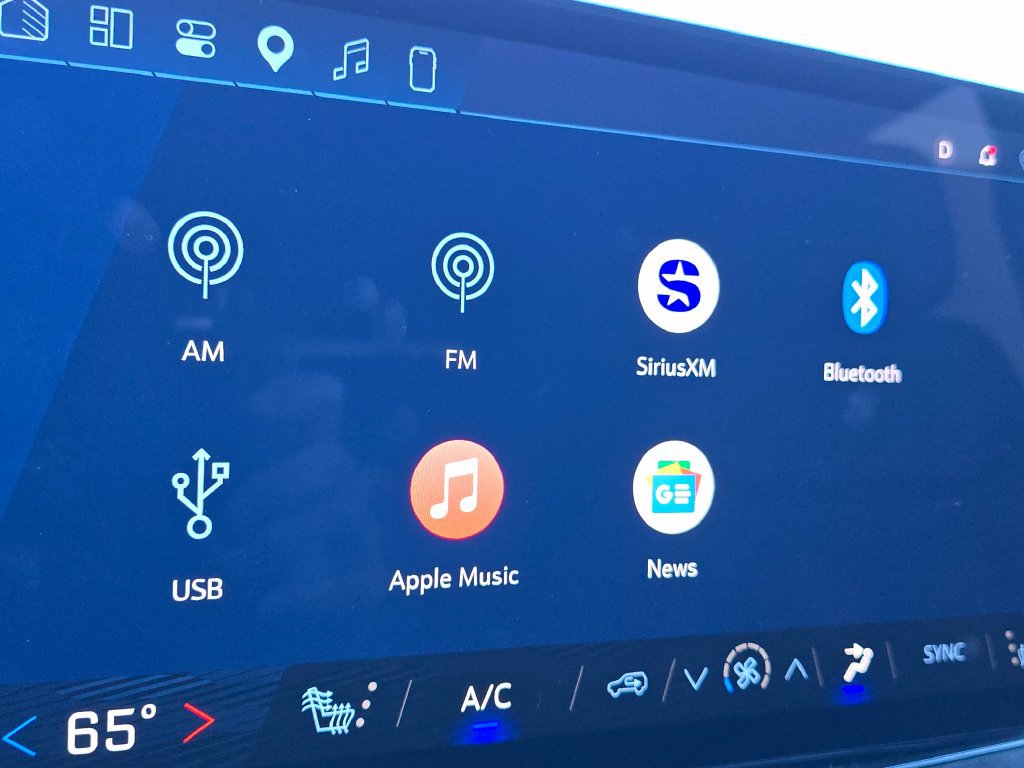 Used 2025 Chevrolet Suburban LT AWD/4WD image 10