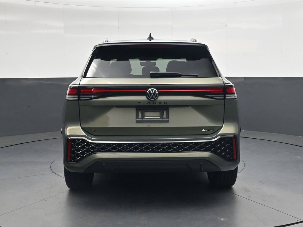 Used 2025 Volkswagen Tiguan SE R-Line AWD/4WD image 7