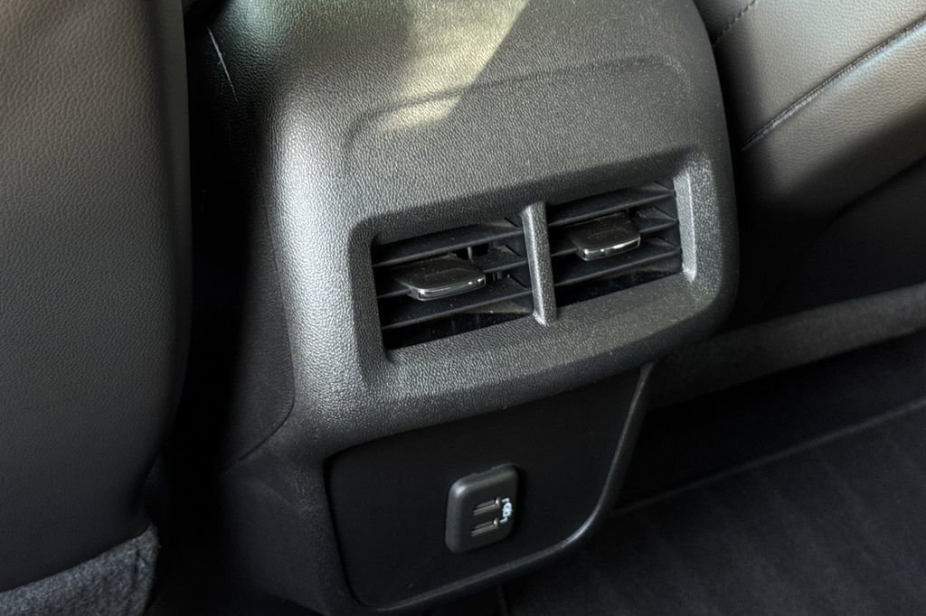 Used 2020 Chevrolet Equinox LT w/ Sport Edition FWD image 14