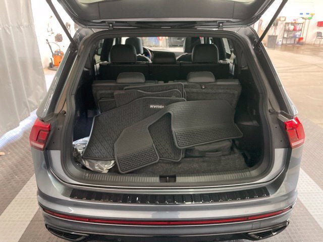 Certified 2023 Volkswagen Tiguan SE R-Line FWD image 9