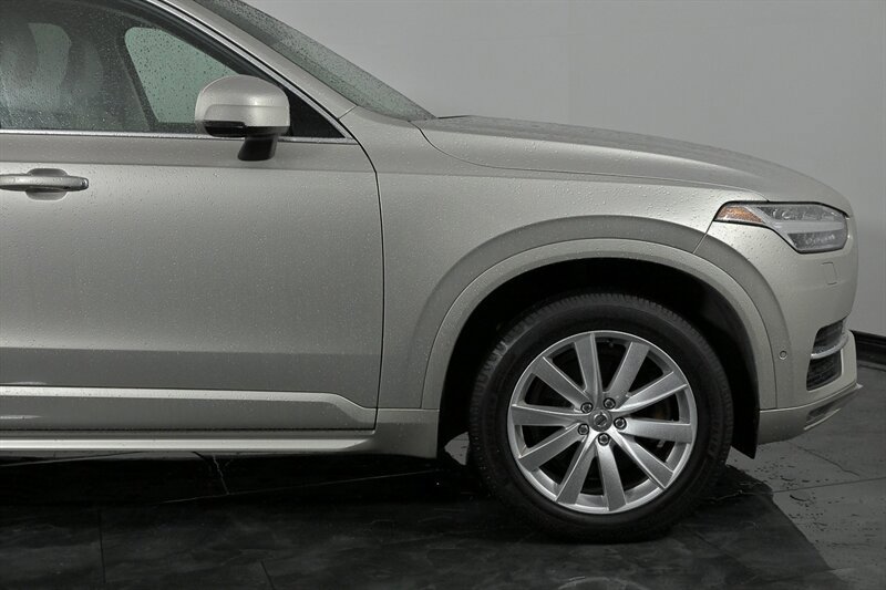 Used 2016 Volvo XC90 T6 Momentum w/ Momentum Plus Package AWD/4WD image 12
