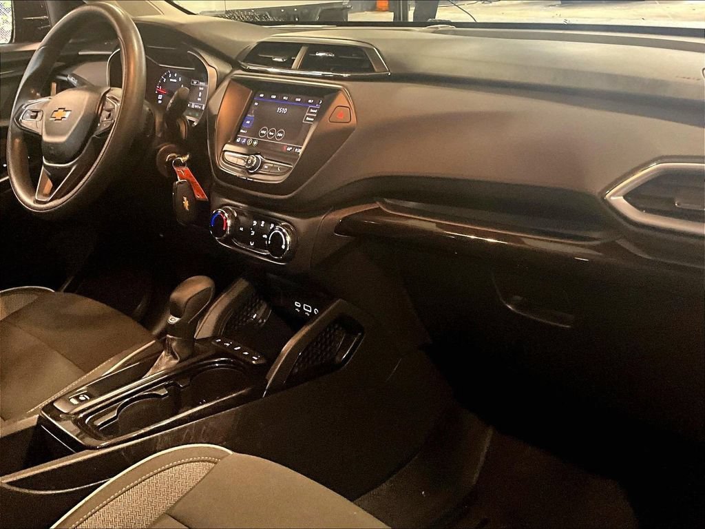 Used 2021 Chevrolet TrailBlazer LS AWD/4WD image 14