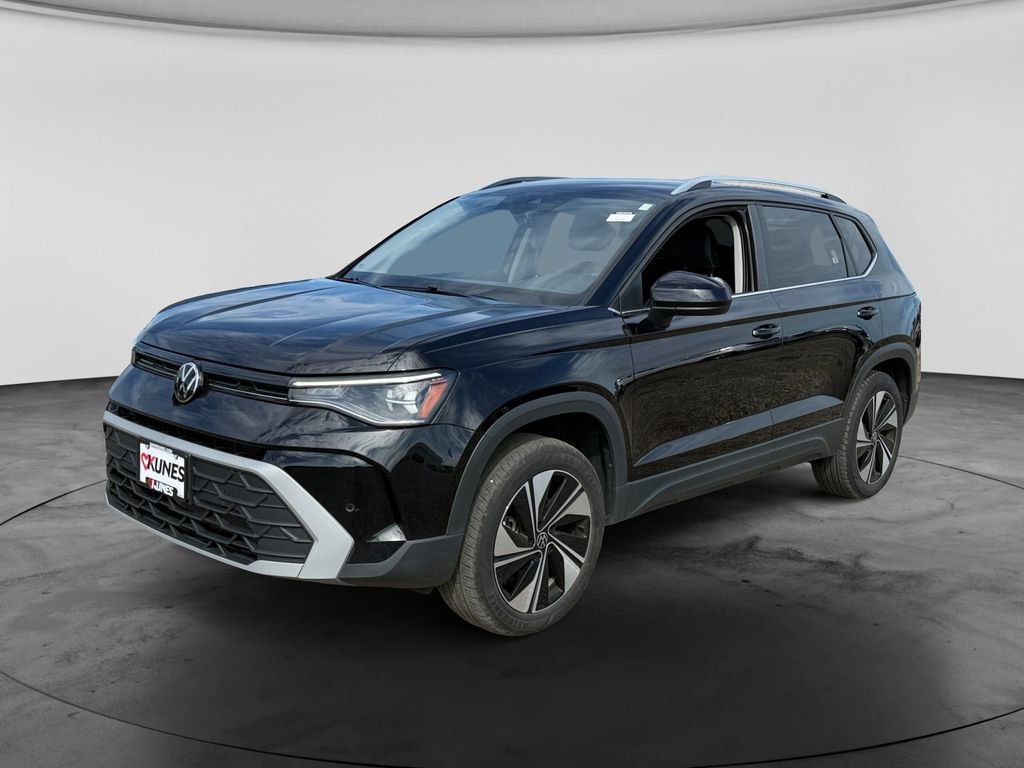 Used 2025 Volkswagen Taos SE AWD/4WD image 4