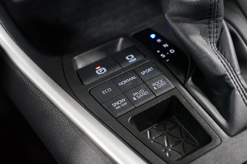 Certified 2025 Toyota RAV4 XLE AWD/4WD image 22