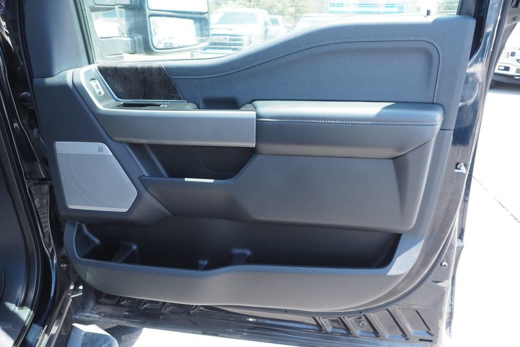 Used 2025 Ford F350 Lariat w/ Black Appearance Package AWD/4WD image 23