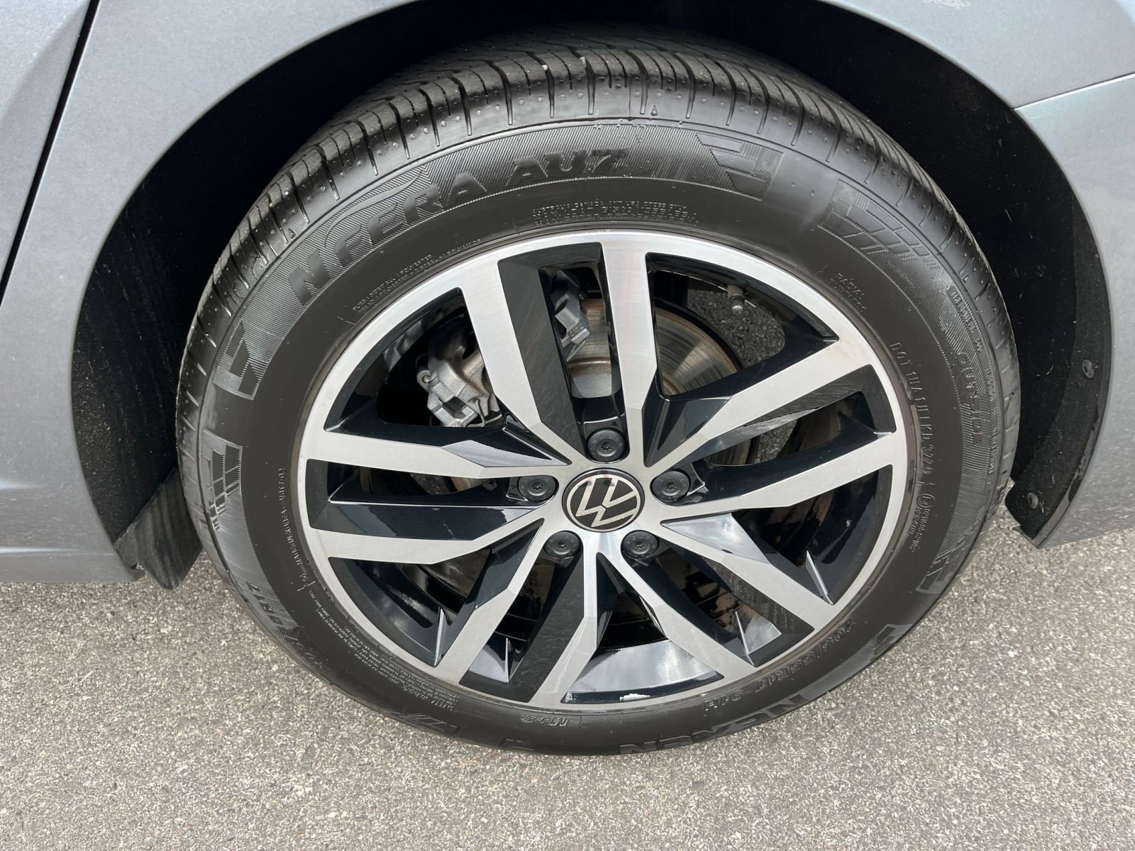 Used 2025 Volkswagen Jetta SE image 29