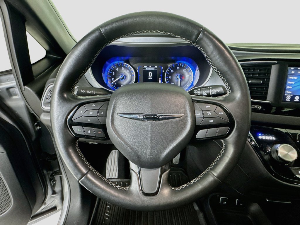 Used 2020 Chrysler Pacifica Touring w/ S Appearance Package FWD image 13