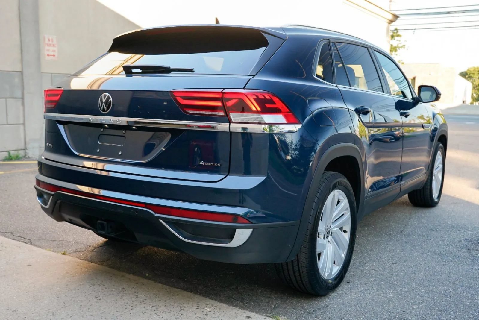 Used 2023 Volkswagen Atlas Cross Sport SE w/ Panoramic Sunroof Package AWD/4WD image 5